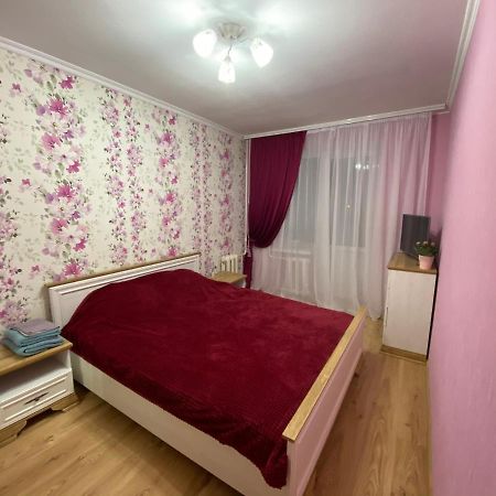 Затишна 2-х кімнатна квартира -ДІМ Кам'янець-Подільский Екстер'єр фото